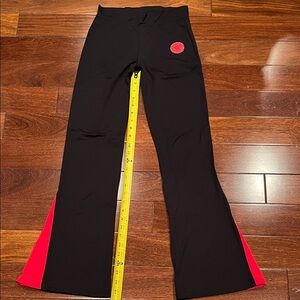 BodyPump retro style black and red fitted flare leg workout pants & top small.